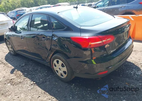 2017 Ford Focus S z USA, uszkodzony, nr VIN 1FADP3E22HL307064